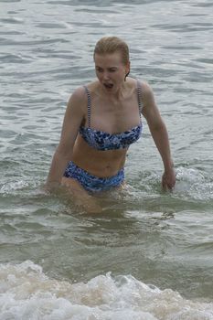Николь Кидман в бикини отдыхает на пляже Балморал фото #3