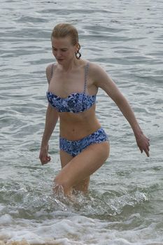 Николь Кидман в бикини отдыхает на пляже Балморал фото #7