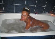 Сексуальная Алена Водонаева обнажилась в ванне фото #2