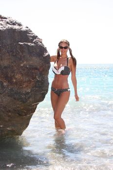 Сексуальная Алена Водонаева в купальнике на Сицилии фото #3