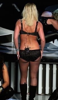 Фигуристая Бритни Спирс в белье на сцене MTV Video Music Awards фото #4