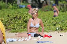 Аппетитная Бритни Спирс разминается в бикини на Гавайях фото #11