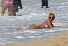 Сексапильная Бритни Спирс в красивом бикини на Гавайях фото #13