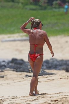 Шикарное тело Бритни Спирс в оригинальном бикини на Гавайях фото #4