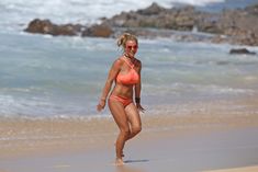 Шикарное тело Бритни Спирс в бикини на Гавайях фото #9