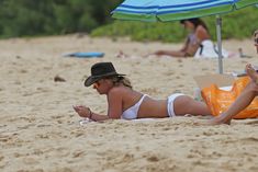 Ковбойский образ Бритни Спирс в бикини на Гавайях фото #7