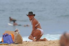 Ковбойский образ Бритни Спирс в бикини на Гавайях фото #9