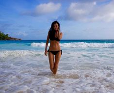 Сексуальная Елена Темникова в купальнике на Сейшельских островах фото #5
