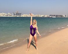 Пышногрудая Анна Семенович в купальнике на отдыхе в Дубае фото #2