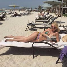 Красивая Валерия в бикини на пляже в Дубае фото #2