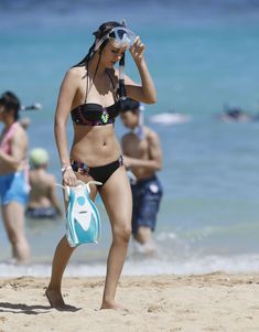 Сексуальная Виктория Джастис в купальнике на Гавайях фото #10