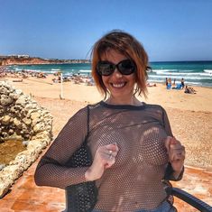 Привлекательная Наталья Штурм показала голую грудь в Испании фото #1