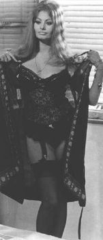 Сексуальная Софи Лорен в эротическом нижнем белье фото #15
