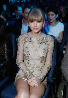 Симпатичная Тейлор Свифт в возбуждающем наряде на American Music Awards фото #3