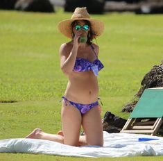 Беременная Эванджелин Лилли в купальнике на Гавайях фото #8