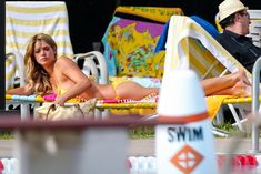Горячая Эшли Грин в сексуальном купальнике на съёмках фильма «Лето на Статен-Айленд» фото #3