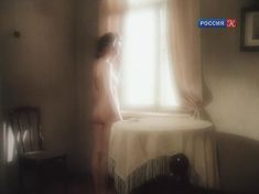 Красивая голая грудь Жанны Эппле в сериале «Белые одежды» фото #2