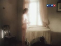 Красивая голая грудь Жанны Эппле в сериале «Белые одежды» фото #3