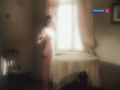 Красивая голая грудь Жанны Эппле в сериале «Белые одежды» фото #4