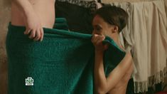 Елизавета Мартинес показала голую грудь в российском сериале «Бесстыдники» фото #12