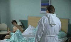 Юлия Пожидаева оголила грудь в сериале «Воротилы. Быть вместе» фото #1