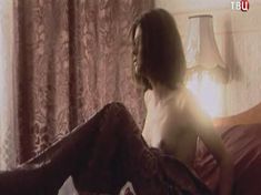 Голая грудь Анастасии Самарской в сериале «Время любить» фото #6