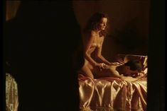 Страстная Анна Терехова оголила грудь и попу в фильме «Все то, о чем мы так долго мечтали» фото #19