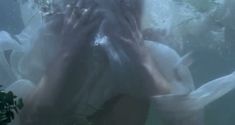 Елизавета Боярская оголила грудь в фильме «Вы не оставите меня» фото #11