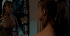 Дарья Мороз показала голую грудь в сериале «Женщины в игре без правил» фото #4