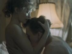 Анна Назарьева оголила грудь и попу в фильме «Как живете, караси?» фото #7