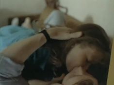 Анна Назарьева оголила грудь и попу в фильме «Как живете, караси?» фото #15