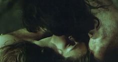 Красивая голая грудь Марины Могилевской в фильме «Каменная душа» фото #2