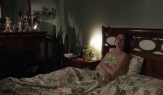 Лёгкий засвет груди Ольги Погодиной в сериале «Капкан» фото #19