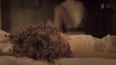 Катерина Шпица слегка засветила грудь в сериале «Куприн. Яма» фото #8