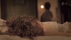 Катерина Шпица слегка засветила грудь в сериале «Куприн. Яма» фото #9