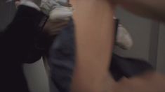 Красивая голая грудь Натальи Рычковой в фильме «Лифт» фото #2