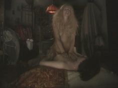 Загадочная Ольга Родионова показала голую грудь в сериале «Любовные авантюры» фото #11