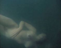 Полностью голая Оксана Калиберда в фильме «Любовь на острове смерти» фото #9