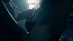 Сексуальная Любовь Аксенова показала голые сиськи в сериале «Мажор» фото #30
