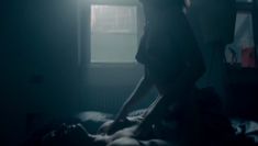 Сексуальная Любовь Аксенова показала голые сиськи в сериале «Мажор» фото #37