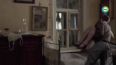 Клавдия Коршунова засветила сосочек в сериале «Московский дворик» фото #2