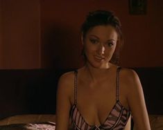 Красотка Юлия Такшина случайно засветила грудь в сериале «Не родись красивой» фото #14