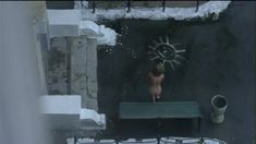 Красивая полностью голая Евгения Брик в сериале «Оттепель» фото #2