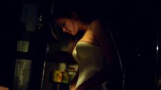 Красивая голая грудь Паулины Андреевой в сериале «Оттепель» фото #8