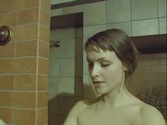 Голая грудь Светланы Антоновой в сериале «Пепел Феникса» фото #2