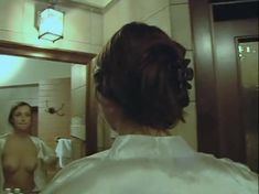 Голая грудь Светланы Антоновой в сериале «Пепел Феникса» фото #3