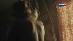 Виктория Исакова засветила грудь в сериале «Родина» фото #9