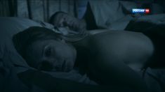 Виктория Исакова засветила грудь в сериале «Родина» фото #12