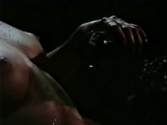 Алена Хмельницкая оголила грудь и попу в фильме «Супермен поневоле, или Эротический мутант» фото #5