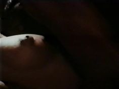 Алена Хмельницкая оголила грудь и попу в фильме «Супермен поневоле, или Эротический мутант» фото #17